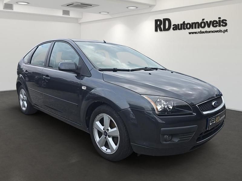 Usado Ford Focus 90 HP (66 kW) 2007 Cinzento