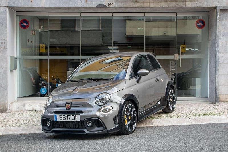 Cinzento Usado 2023 Abarth 695 Citadino | € 33.000 - Imagem 1/4