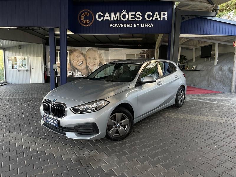 Cinza Usado 2020 BMW 116 Citadino | € 22.980 (Preço justo) - Imagem 1/4