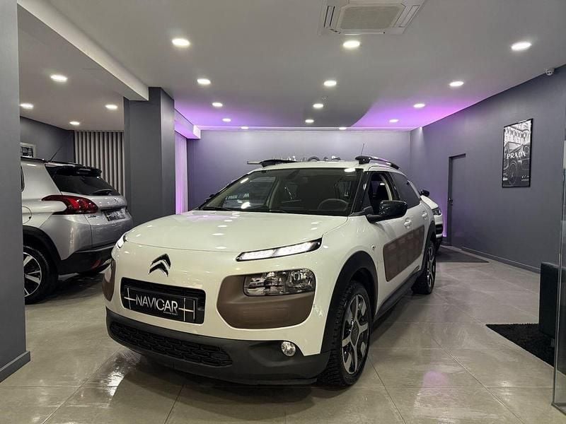 Branco Usado 2017 Citroën C4 Feel SUV | € 9.800 (Super Preço) - Imagem 1/4