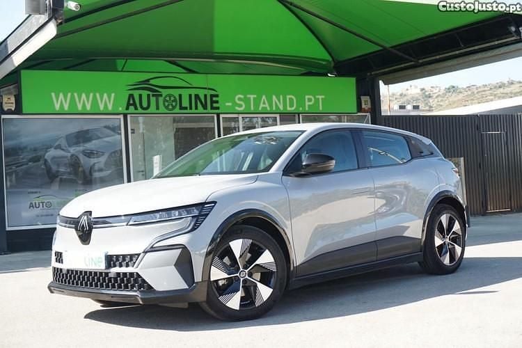Cinza Usado 2023 Renault Mégane Equilibre Sedan | € 23.990 (Preço justo) - Imagem 1/1