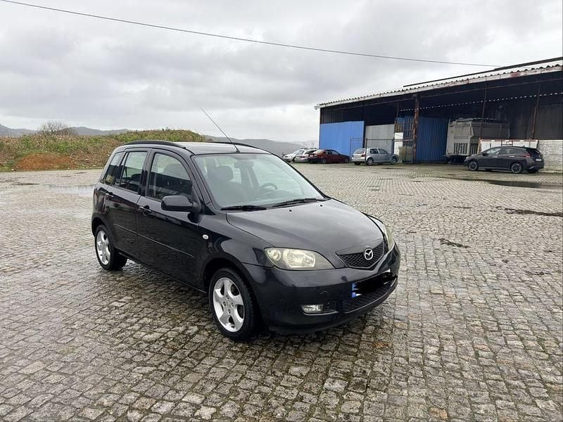 Usado Mazda 2 75 HP (55 kW) 2004 Sedan
