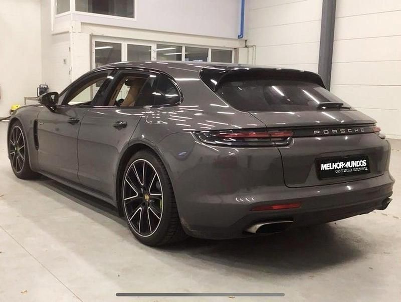 Usado Porsche Panamera Sport Turismo 462 HP (339 kW) 2018 Cinzento