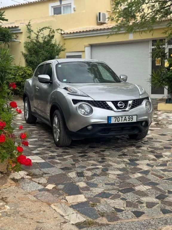 Cinza Usado 2010 Nissan Juke SUV | € 17.900 - Imagem 1/4