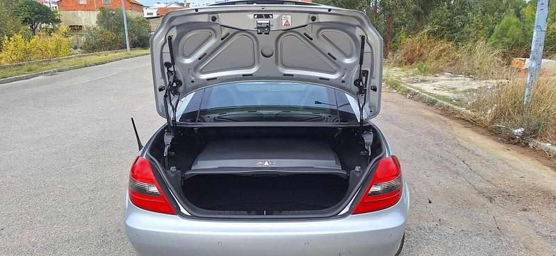 Usado Mercedes SLK200 184 HP (135 kW) 2010 Cinzento Cabrios