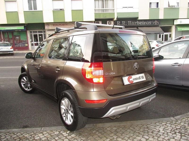 Usado Skoda Yeti Ambition 110 HP (80 kW) 2018 Outra SUV