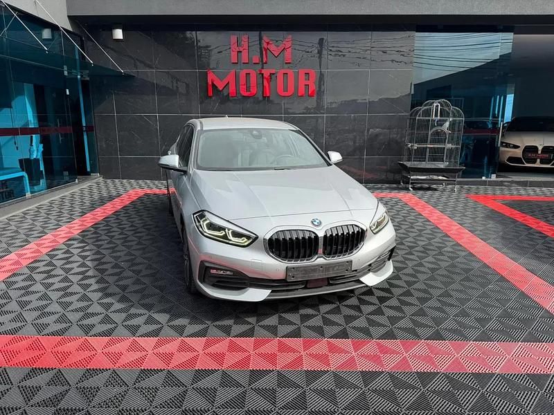 Prata Usado 2021 BMW 116 Advantage Citadino | € 24.900 (Preço justo) - Imagem 1/4