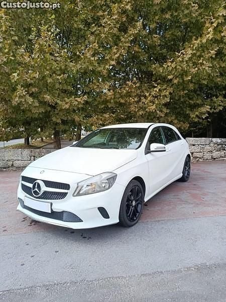 Usado Mercedes A180 Urban 109 HP (80 kW) 2016 Branco Citadino