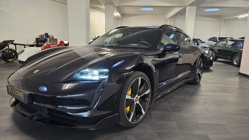Preto Usado 2022 Porsche Taycan Sedan | € 99.500 - Imagem 1/4