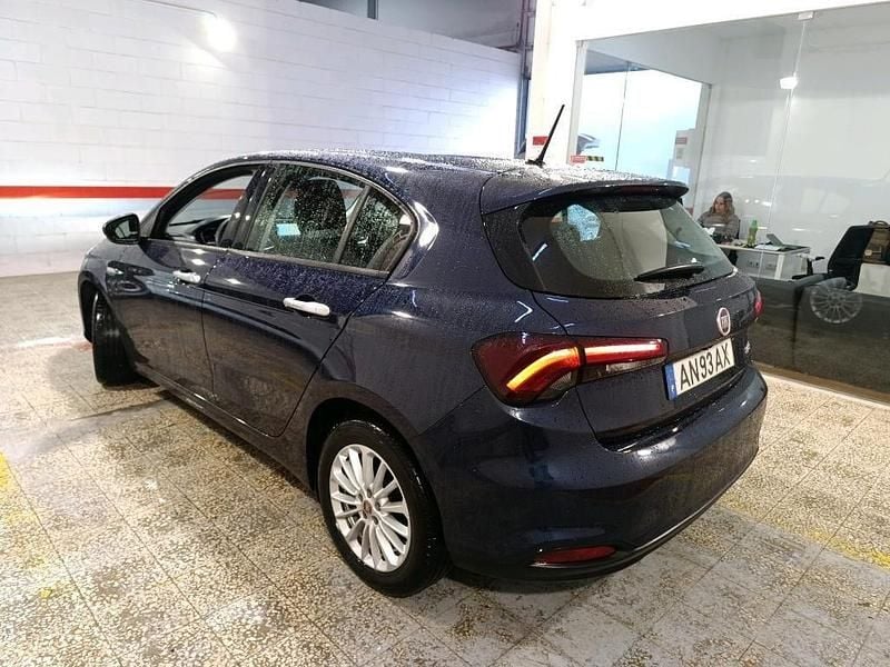Usado Fiat Tipo Life 95 HP (69 kW) 2021 Azul Sedan