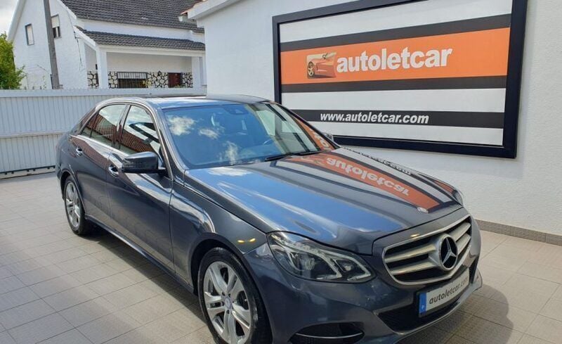 Cinzento Usado 2014 Mercedes E250 Avantgarde Sedan | € 20.900 (Preço justo) - Imagem 1/4