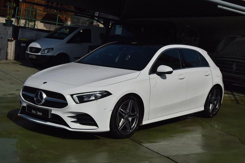 Branco Usado 2022 Mercedes A180 AMG line Sedan | € 32.500 (Preço justo) - Imagem 1/4