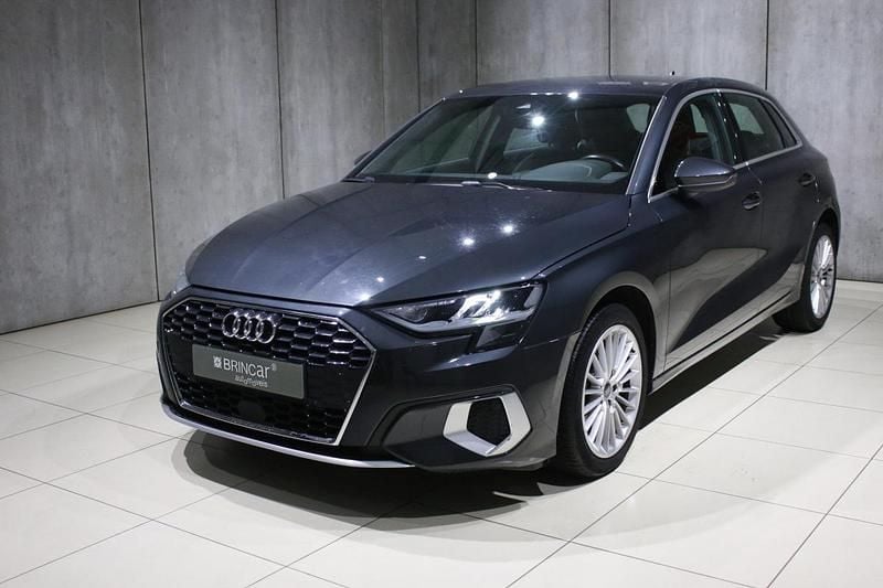 Usado Audi A3 Design 110 HP (80 kW) 2023 Cinza Sedan