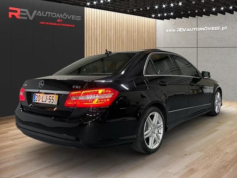 Usado Mercedes E250 Avantgarde 204 HP (150 kW) 2011 Preto Sedan