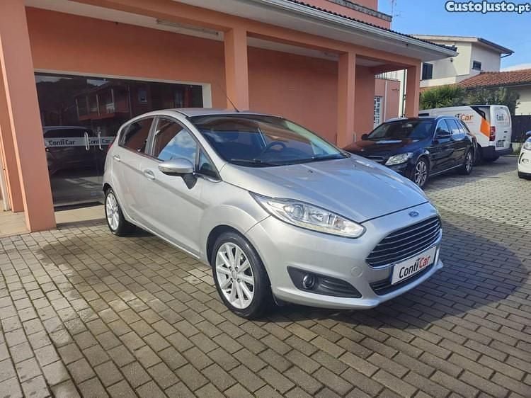 Usado Ford Fiesta Titanium 75 HP (55 kW) 2015 Cinza