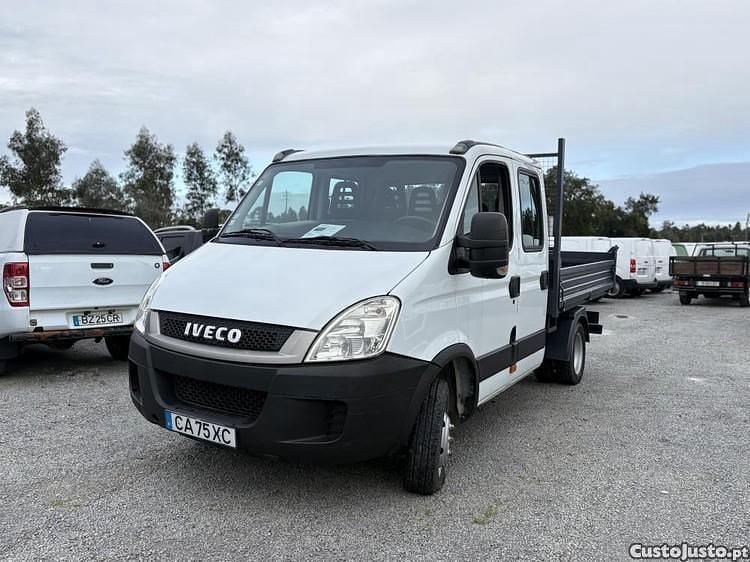 Branco Usado 2011 Iveco Daily Sedan | € 17.500 - Imagem 1/1