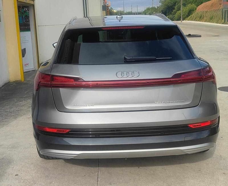 Usado Audi e-tron Premium 300 kW (408 HP) 2019 Cinzento SUV