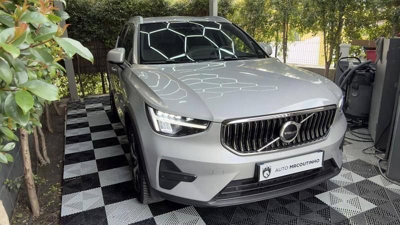 Usado Volvo XC40 R-Design 211 HP (155 kW) 2023 Cinza SUV