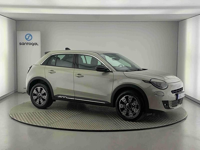 Cinzento Usado 2025 Fiat 600 SUV | € 24.990 (Preço justo) - Imagem 1/4