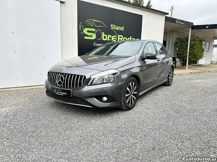 Usado Mercedes A180 109 HP (80 kW) 2015 Cinza Citadino