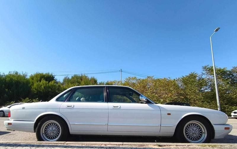 Branco Usado 1997 Jaguar XJ6 Sedan | € 13.500 - Imagem 1/4