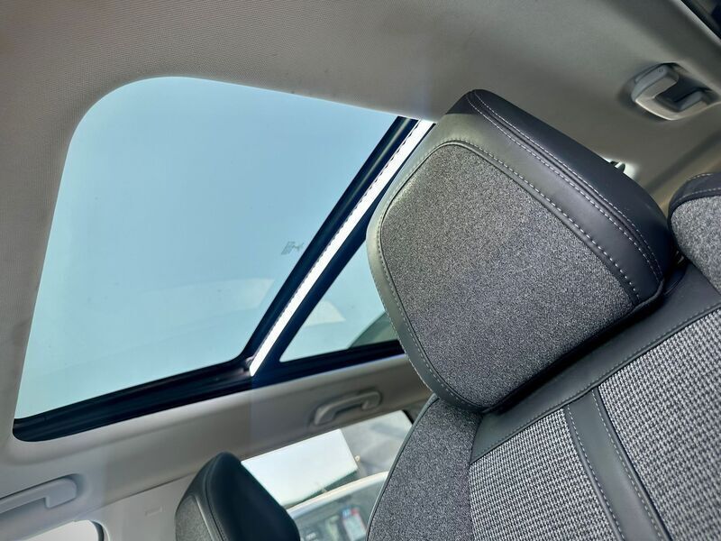Branco Usado 2017 Peugeot 5008 Allure Monovolume | € 19.990 (Preço justo) - Imagem 1/4