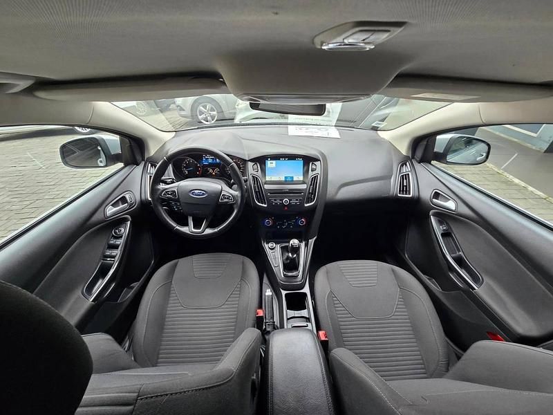 Usado Ford Focus Titanium 125 HP (91 kW) 2018 Cinzento