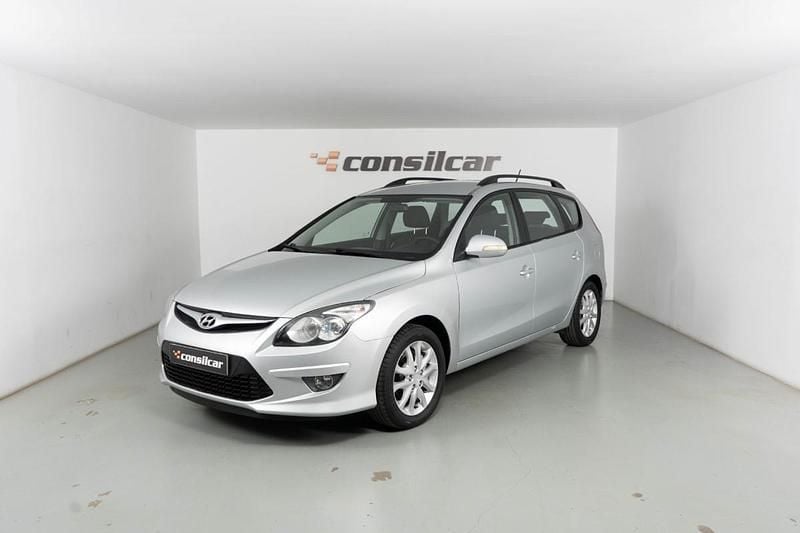 Cinza Usado 2009 Hyundai i30 Comfort Carrinha | € 5.880 (Bom preço) - Imagem 1/4