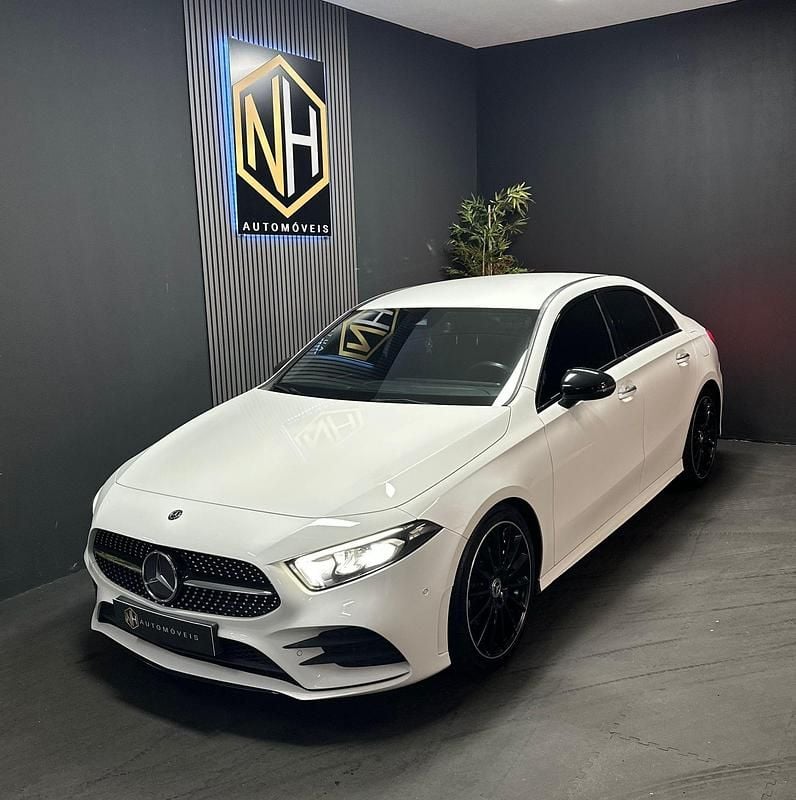 Branco Usado 2020 Mercedes A180 AMG line | € 26.900 (Preço justo) - Imagem 1/4