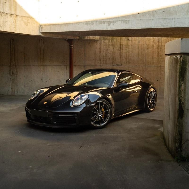 Preto Usado 2020 Porsche 911 Carrera 4S Coupé | € 165.000 - Imagem 1/4