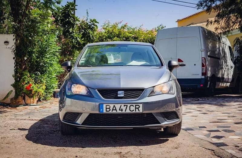 Cinza Usado 2012 Seat Ibiza Reference | € 11.500 (Caro) - Imagem 1/4