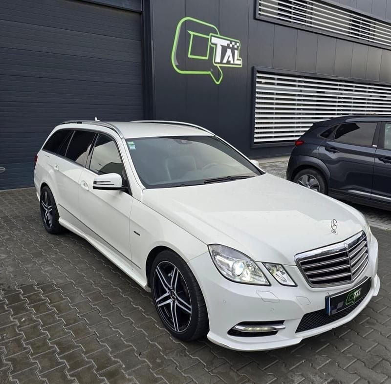 Branco Usado 2012 Mercedes E220 Avantgarde Carrinha | € 14.250 - Imagem 1/4