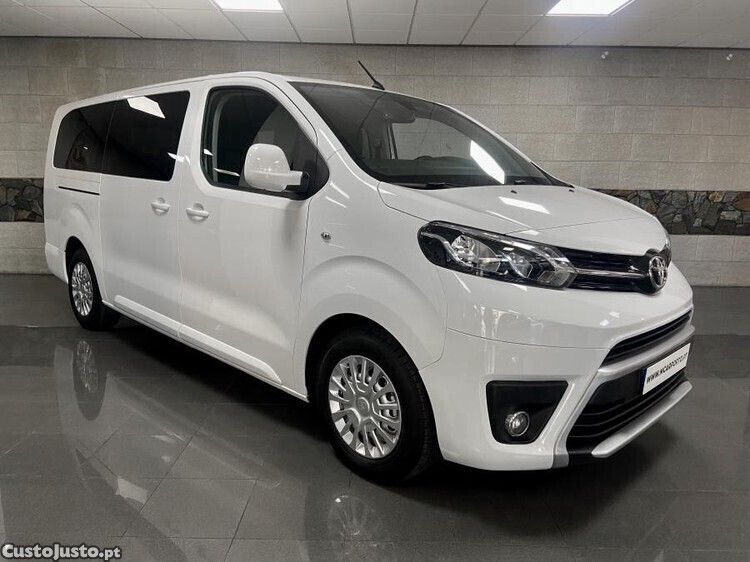 Branco Usado 2019 Toyota HiAce Monovolume | € 33.999 - Imagem 1/1