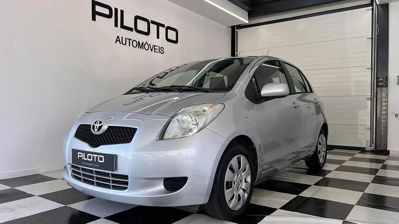 Cinza Usado 2006 Toyota Yaris | € 4.990 (Super Preço) - Imagem 1/4