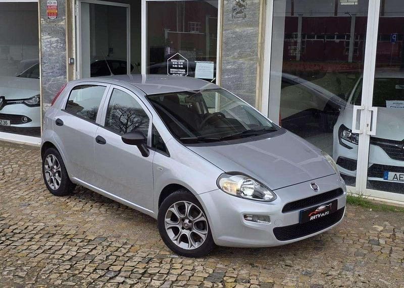 Usado Fiat Punto Easy 69 HP (50 kW) 2018 Cinza Citadino