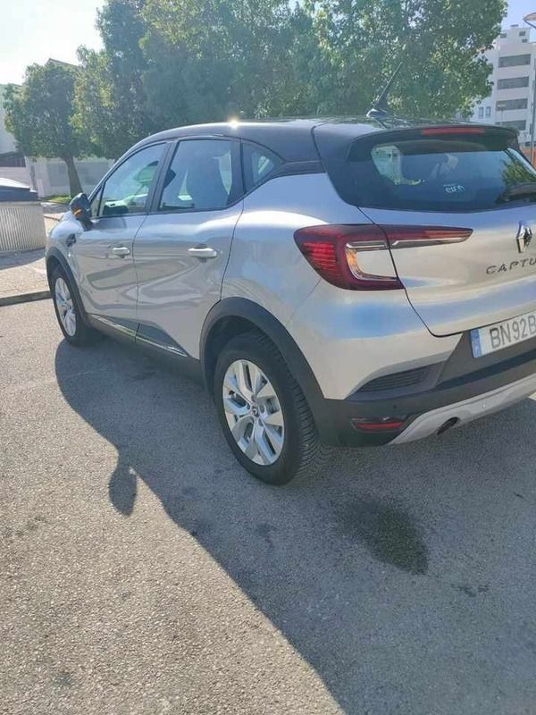 Cinzento Usado 2020 Renault Captur SUV | € 9.250 - Imagem 1/4