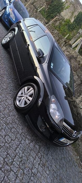 Usado 2009 Opel Astra Sedan | € 3.500 (Preço justo) - Imagem 1/4