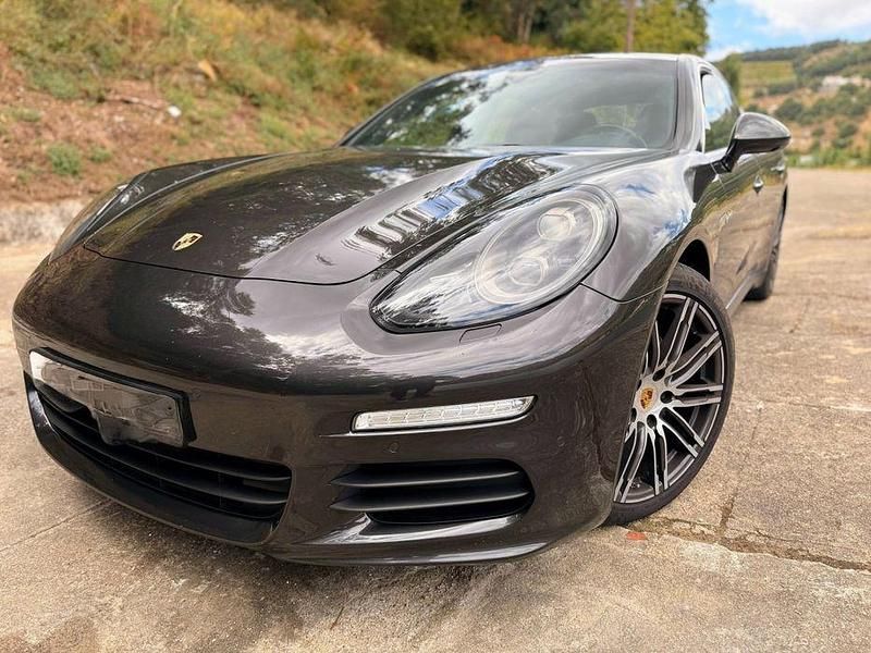 Usado 2015 Porsche Panamera S E-Hybrid Sedan | € 36.500 - Imagem 1/4