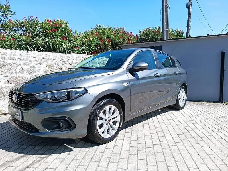 Cinzento Usado 2019 Fiat Tipo Easy | € 14.500 (Preço elevado) - Imagem 1/4