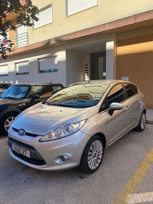 Usado Ford Fiesta Titanium 90 HP (66 kW) 2009 Sedan