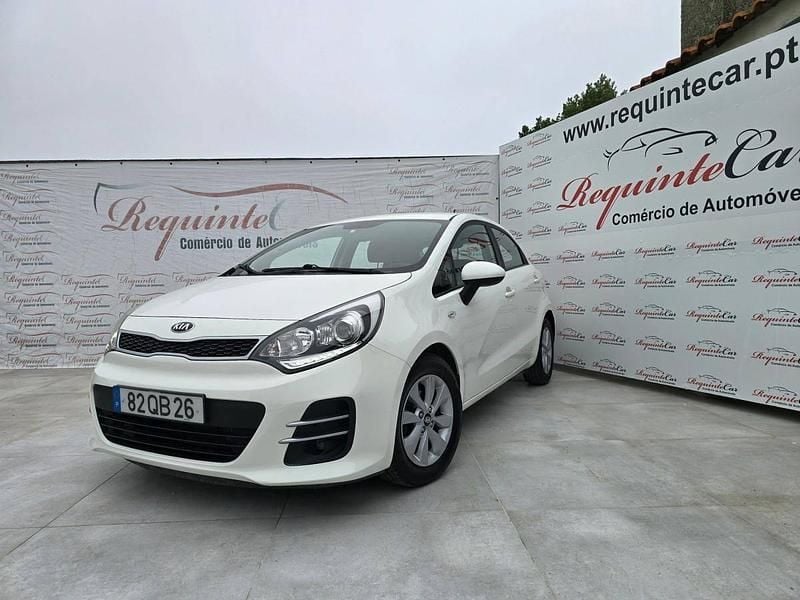 Branco Usado 2015 Kia Rio Citadino | € 8.990 (Preço justo) - Imagem 1/4