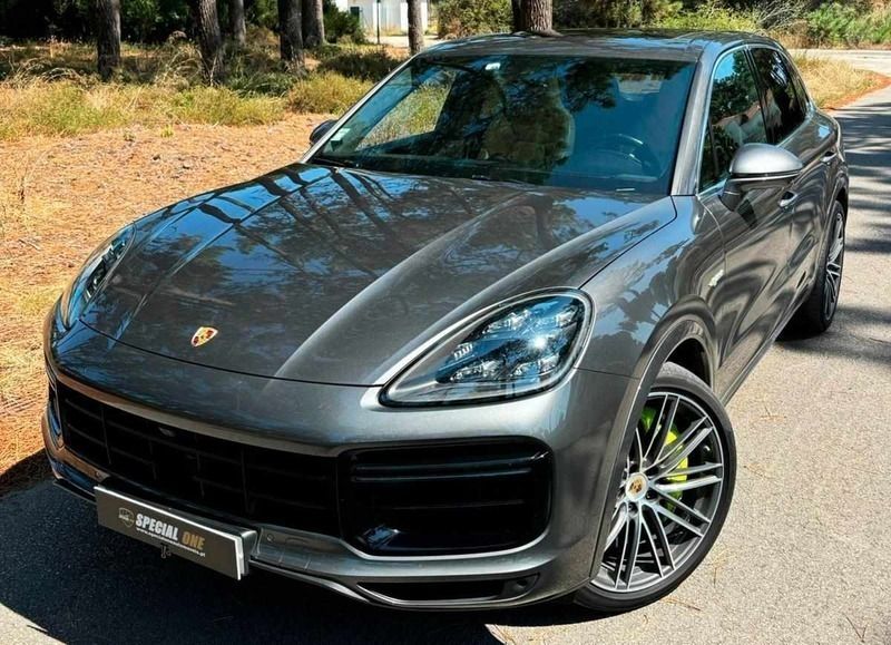 Cinza Usado 2022 Porsche Cayenne Turbo S SUV | € 179.000 - Imagem 1/4
