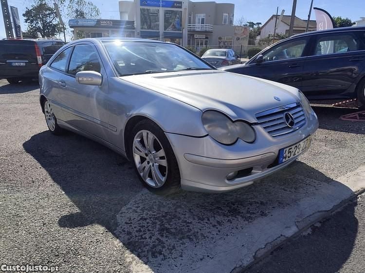 Cinza Usado 2002 Mercedes C220 Coupé | € 6.900 (Caro) - Imagem 1/1
