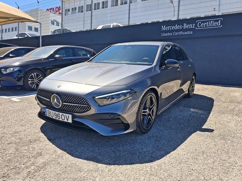 Cinza Usado 2025 Mercedes A180 AMG line Sedan | € 39.250 (Preço justo) - Imagem 1/4