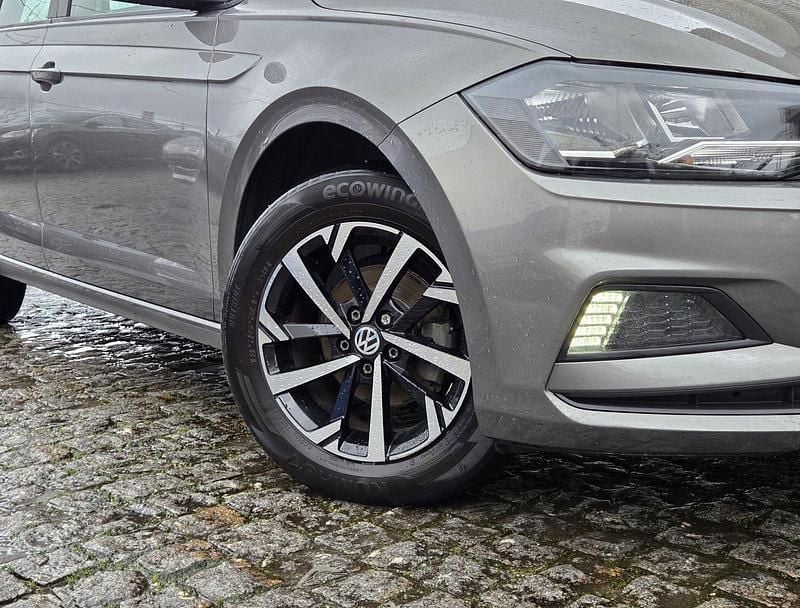 Usado VW Polo Trendline 75 HP (55 kW) 2018 Cinza Citadino