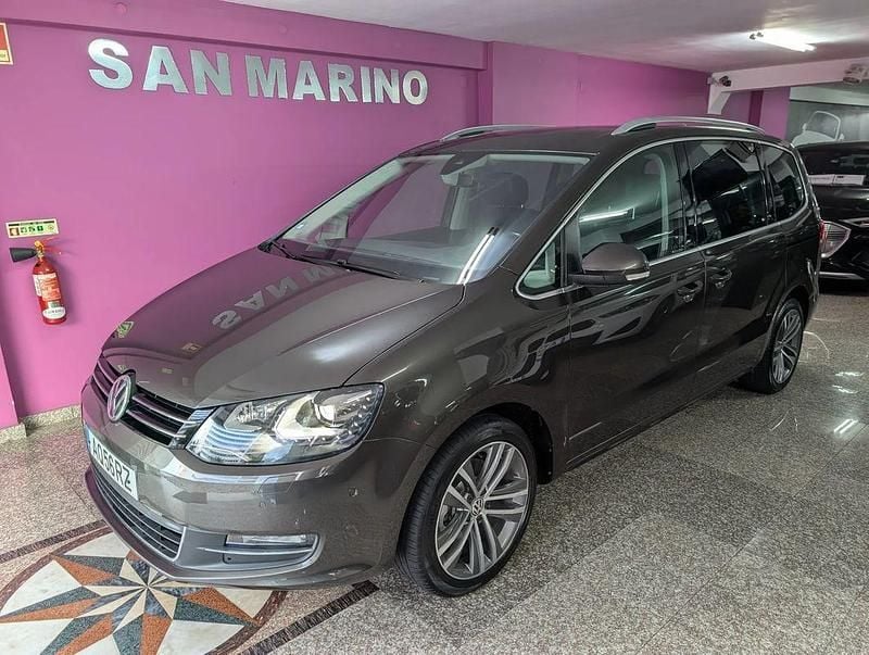 Castanho Usado 2022 VW Sharan Highline Monovolume | € 35.600 (Preço justo) - Imagem 1/4