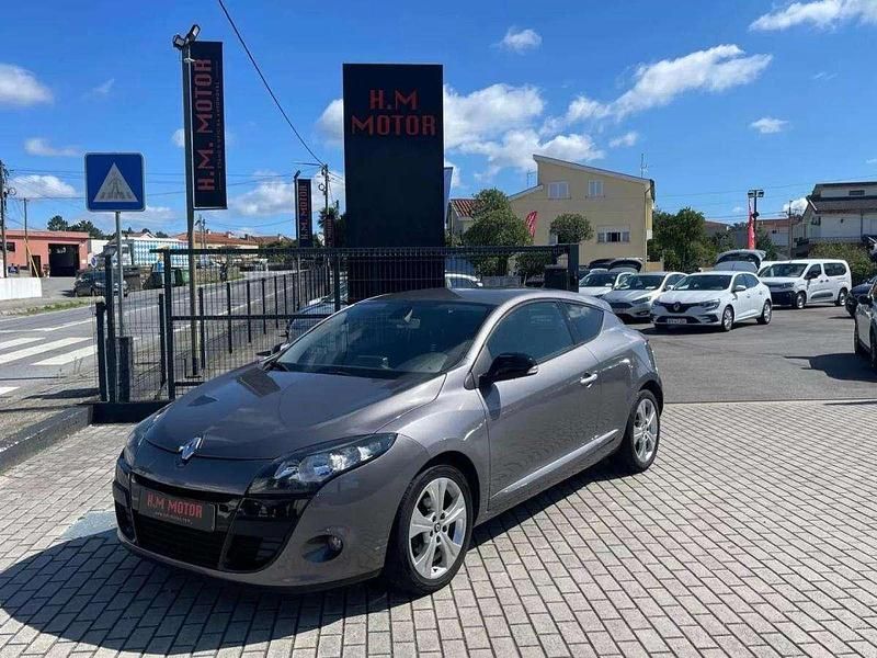 Usado Renault Mégane III 110 HP (80 kW) 2011 Cinzento Coupé
