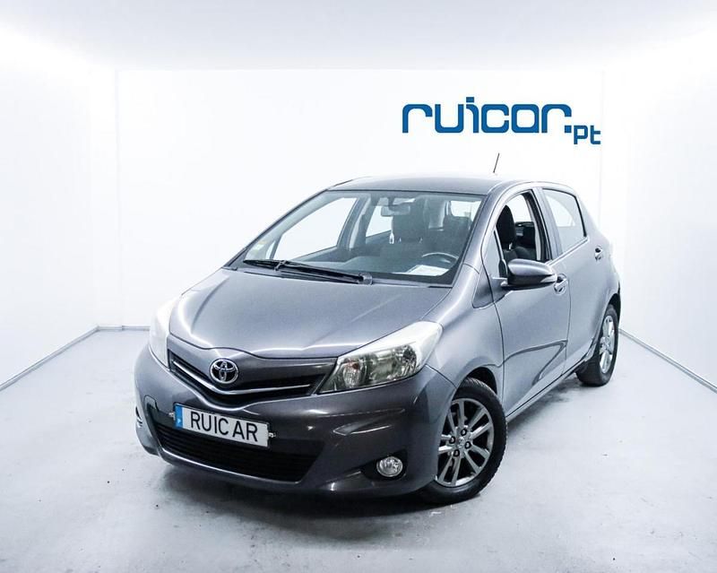 Cinzento Usado 2014 Toyota Yaris | € 11.500 (Preço elevado) - Imagem 1/4