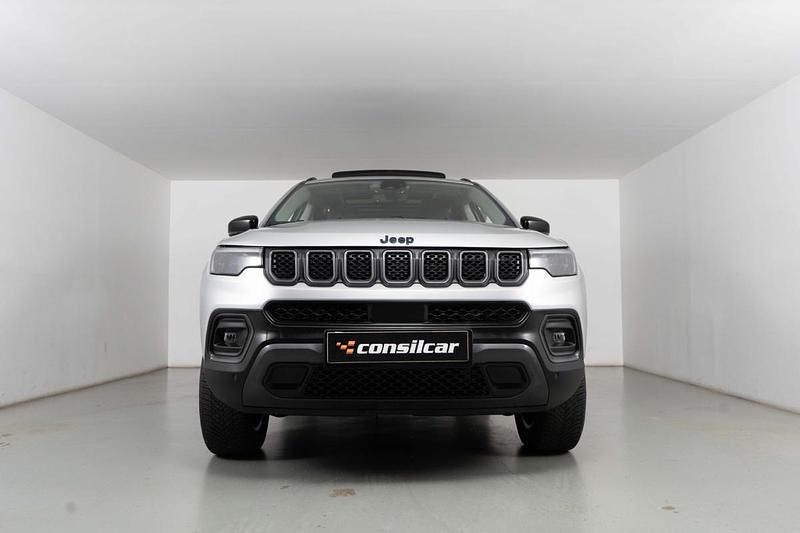 Usado Jeep Compass Trailhawk 240 HP (176 kW) 2022 Cinza prata SUV