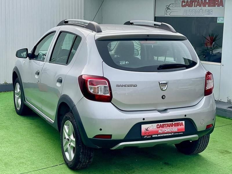 Usado Dacia Sandero Stepway 90 HP (66 kW) 2015 Cinza SUV